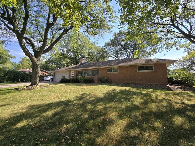 Primary Photo - 3600 Goetz Dr