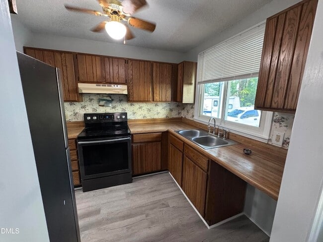 Building Photo - 4200 Bertram Dr