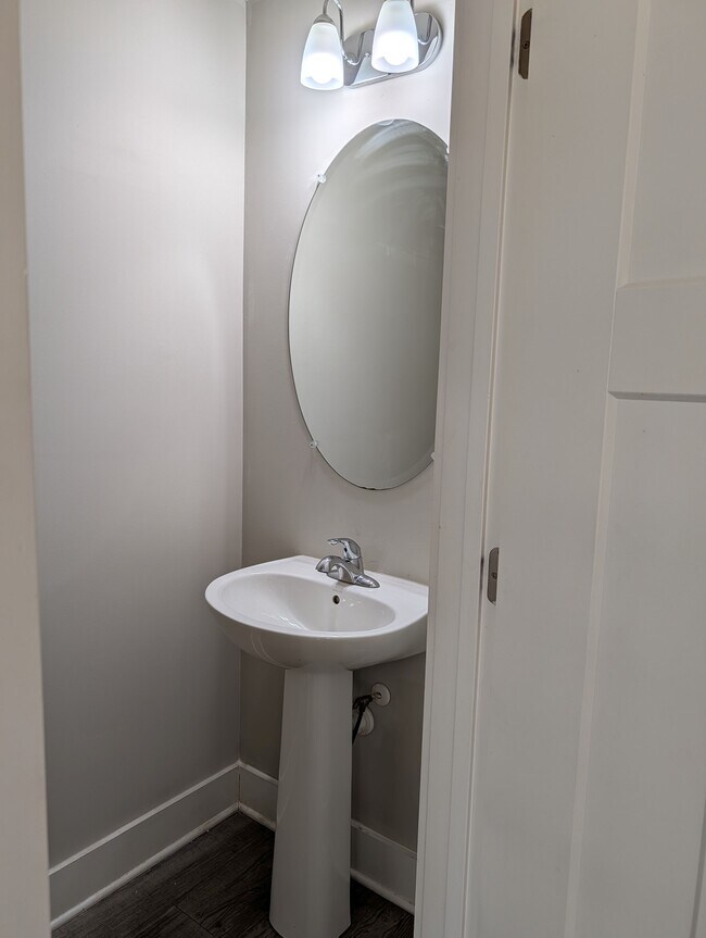 Building Photo - 222 Keaton Ct