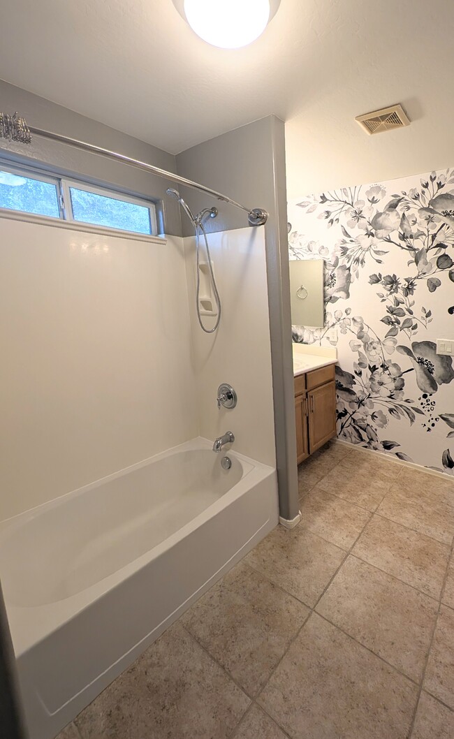 Building Photo - 10138 E Isabella Ave