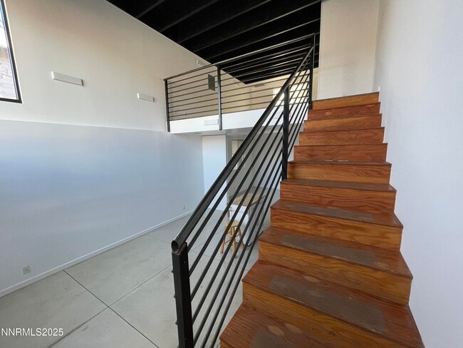 Building Photo - 344 Stewart St