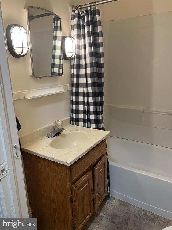 Building Photo - 110 S Charles St