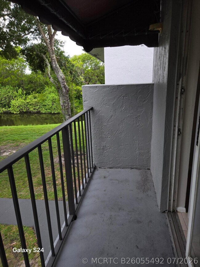 Building Photo - 1141 Lake Victoria Dr