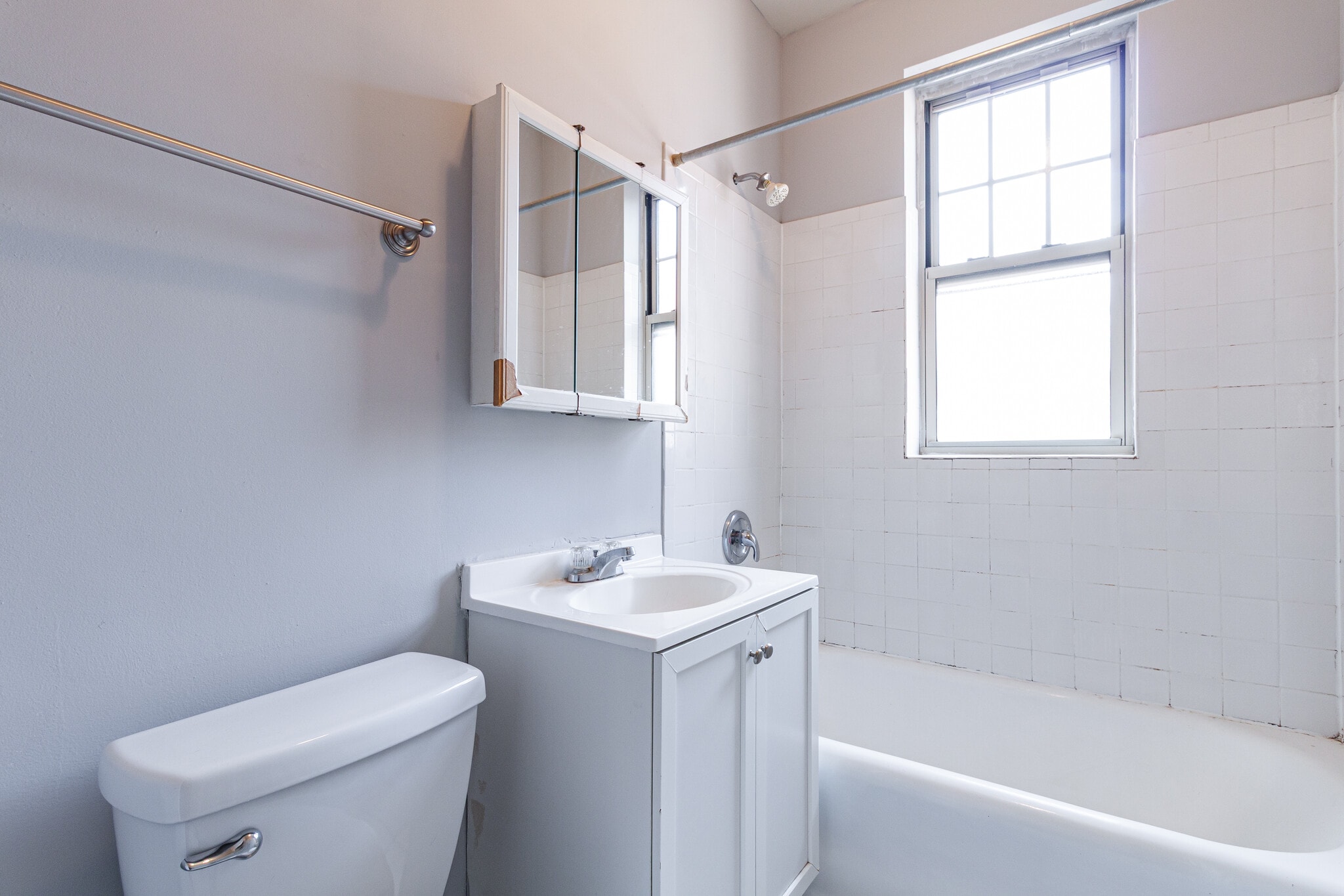 Building Photo - 540 W Aldine Ave