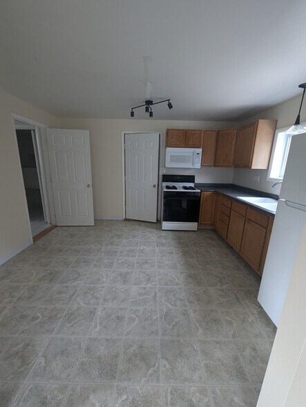 Building Photo - 96 Cass Ave