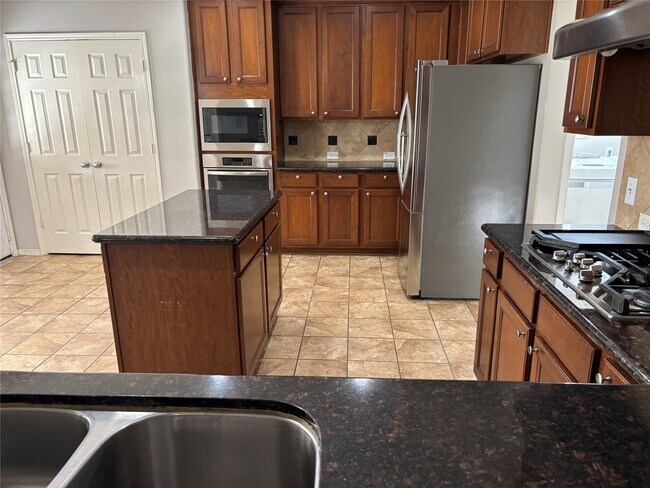 Building Photo - 20903 Shady Isle Ct