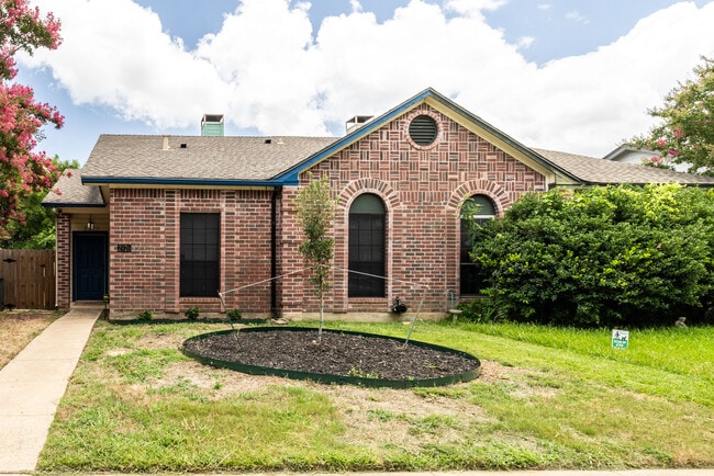 Building Photo - 2926 Roxboro Rd