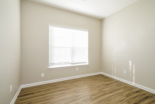 Building Photo - 5357 Jerome Rd