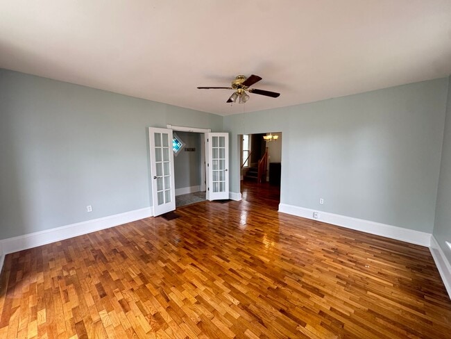 Building Photo - Large 4 bedroom home!