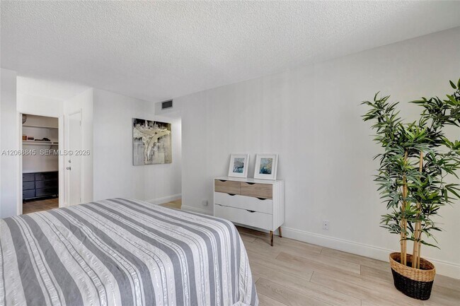 Building Photo - 3015 N Ocean Blvd