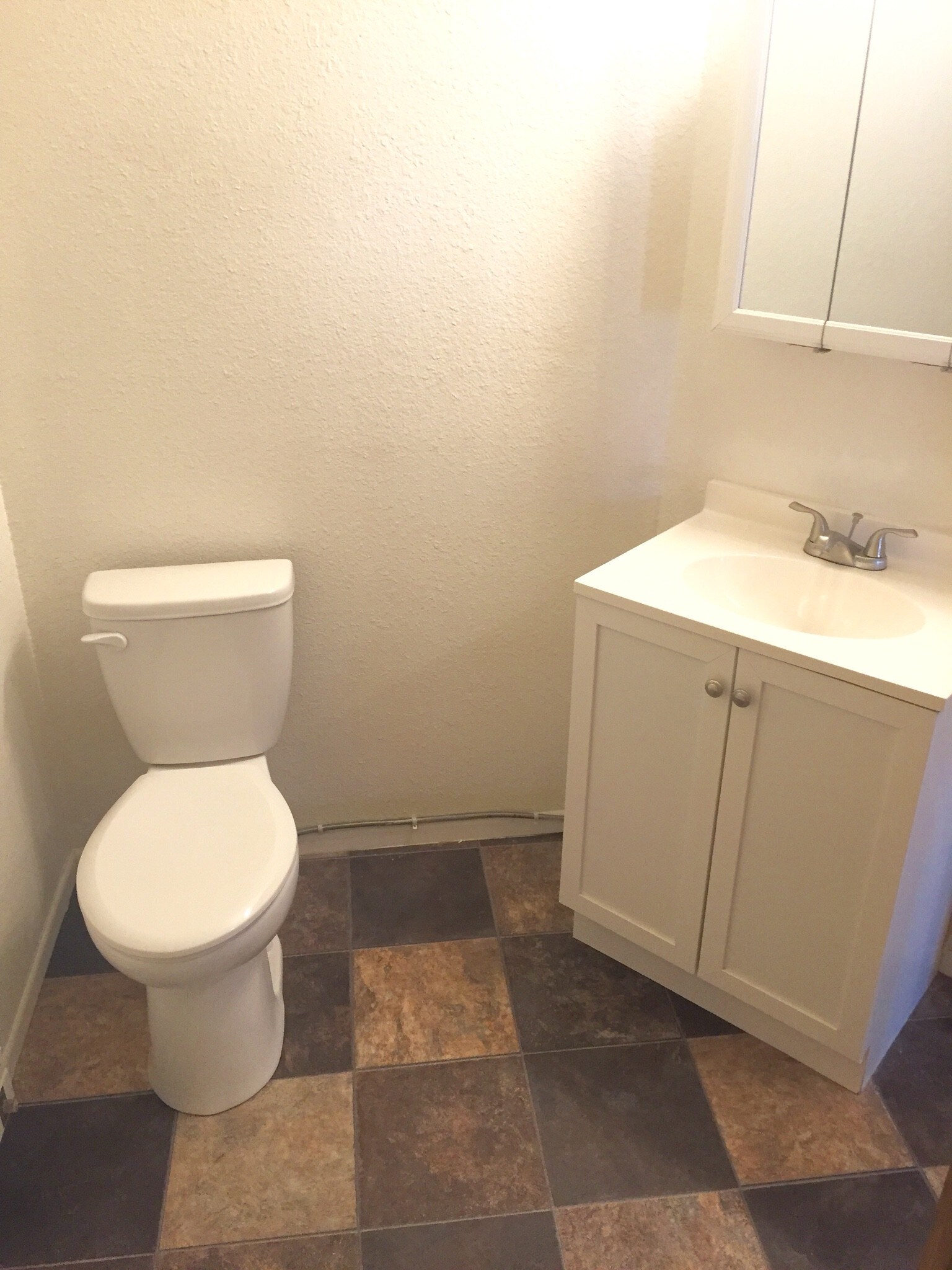 Building Photo - 344 Caswell Ave W