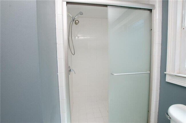 Building Photo - 1398 Woodmont Ln NW