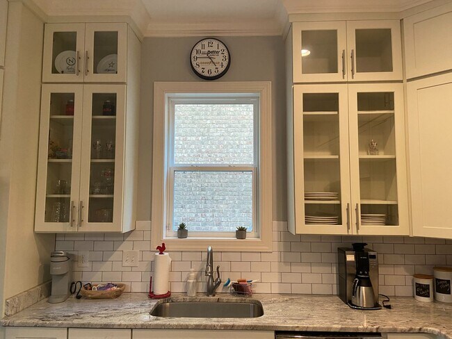 Building Photo - 4BR/4.5BA Furnished Townhome For Rent