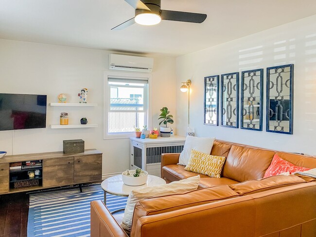 Building Photo - Beautiful Single-Story 2 Bedroom, 1 Bath w...