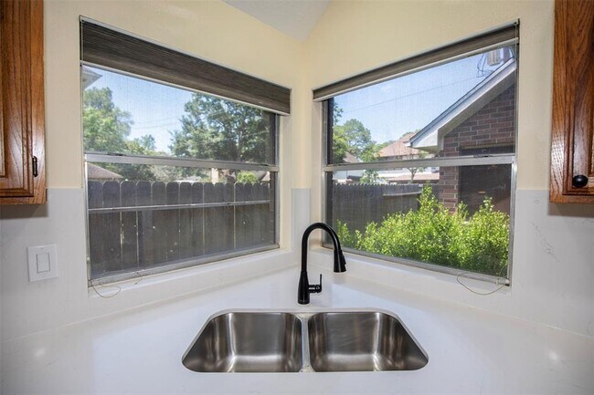 Building Photo - 14330 Little Willow Walk