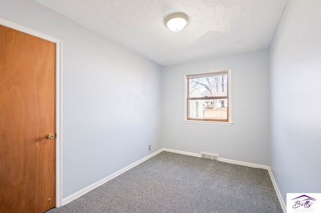 Building Photo - RENTAL PENDING