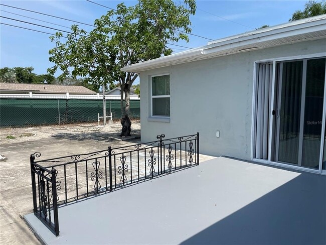 Building Photo - 1327 Honor Dr