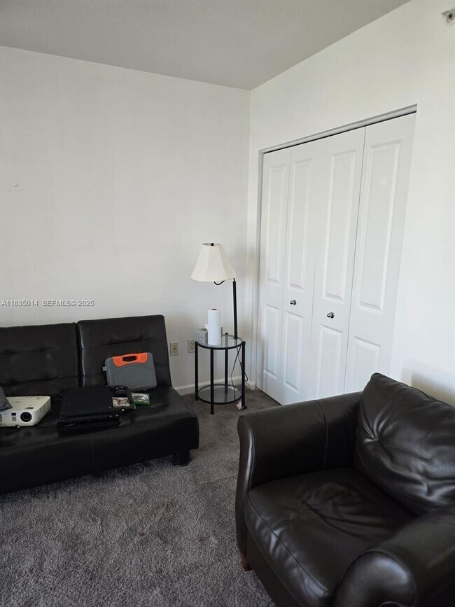 Building Photo - 610 W Las Olas Blvd