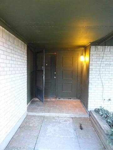 Building Photo - 2610 E Williamsburg Manor
