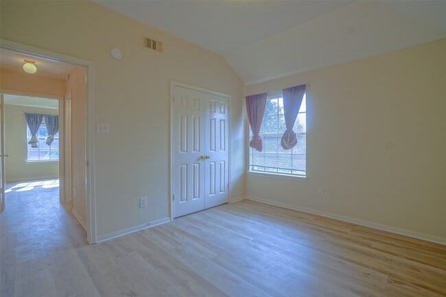 Building Photo - 5602 Whisper Ridge Dr