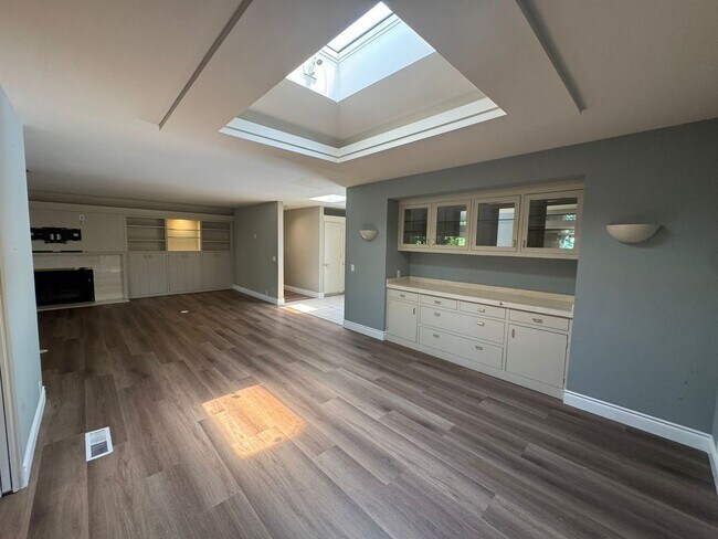 Building Photo - Coming Soon! Cozy home in South Pasadena.