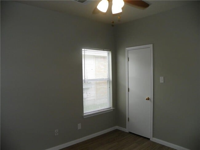 Building Photo - 135 Marvin Cove