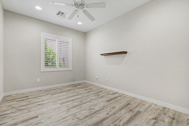 Building Photo - Stunning upgraded Solera At Anthem Home with Spa in back yard!