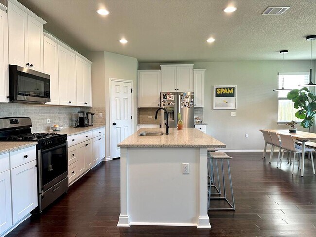 Building Photo - 12105 Cimaizon Dr