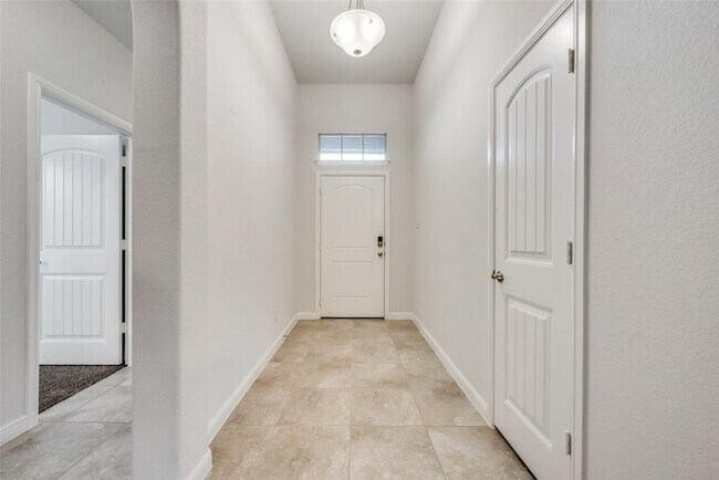 Building Photo - 9112 Stormcrow Dr