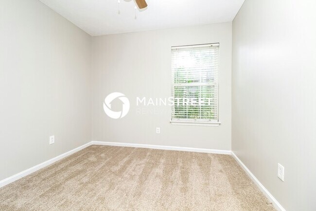 Building Photo - 3 Bedroom Pet-Friendly Home in La Vergne, TN with Main Street Renewal