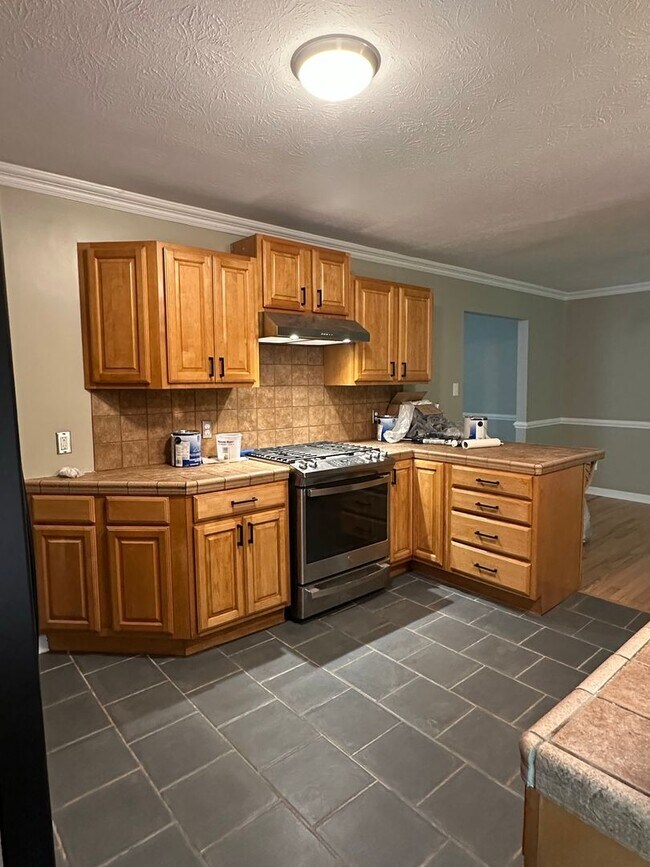 Building Photo - 11 Mountainbrook Rd