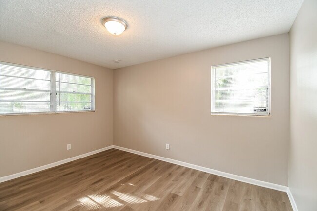 Building Photo - 8004 Patou Dr S