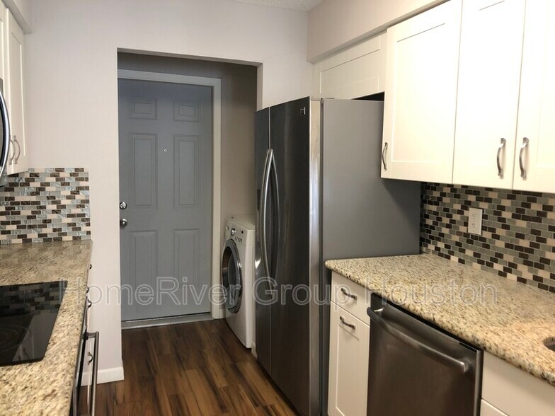 Building Photo - 5611 Innsbruck St