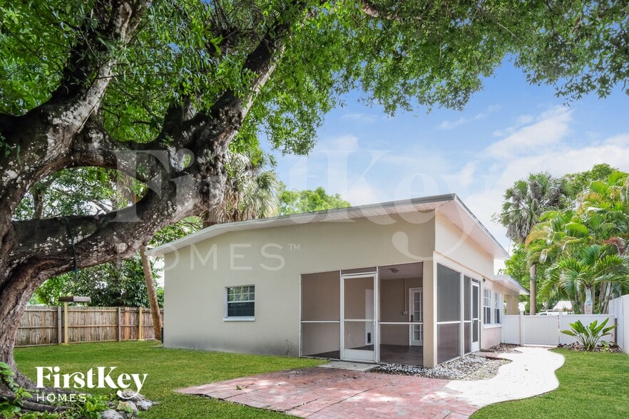 Building Photo - 3736 Luzon St