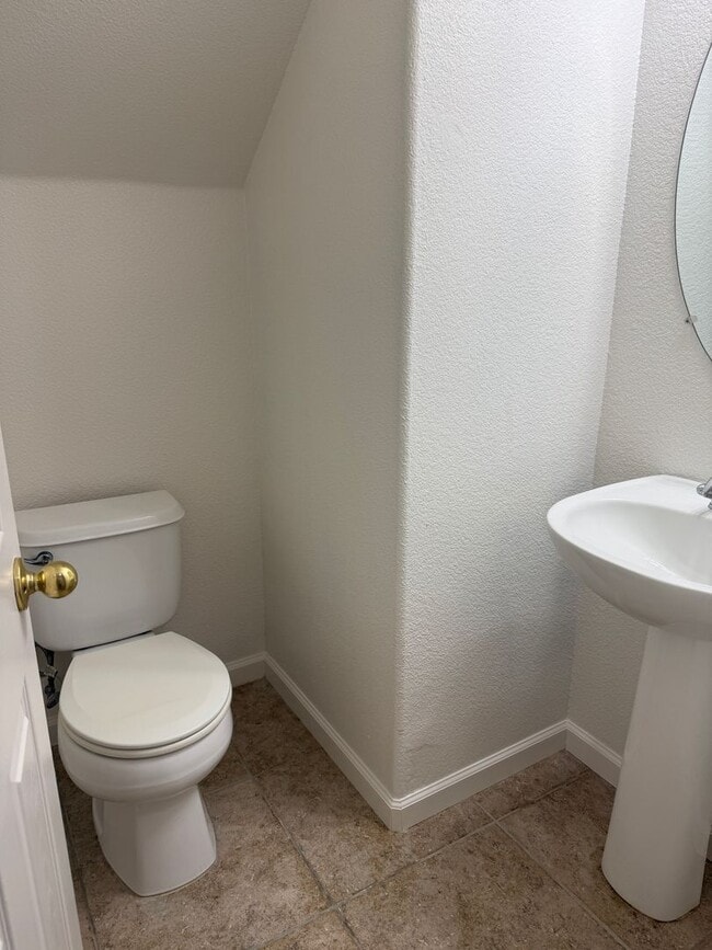 Building Photo - NICE 2-STORY CONDO 3 BED, 2.5 BATH, & 2 CAR GARAGE NEAR SHOPPING & HWY 50!