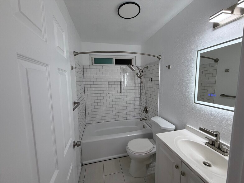 Building Photo - 195 Madrona St