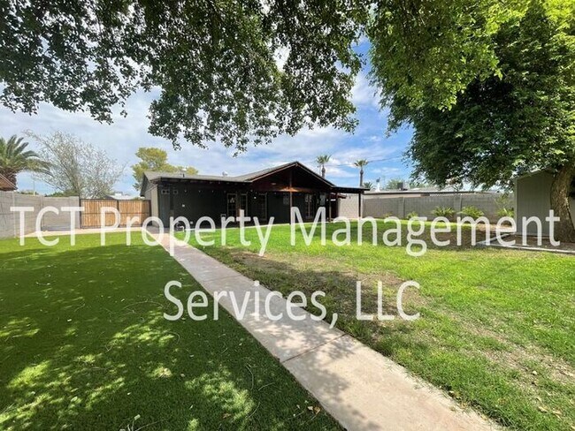Building Photo - Large Grass lot in Great Location!