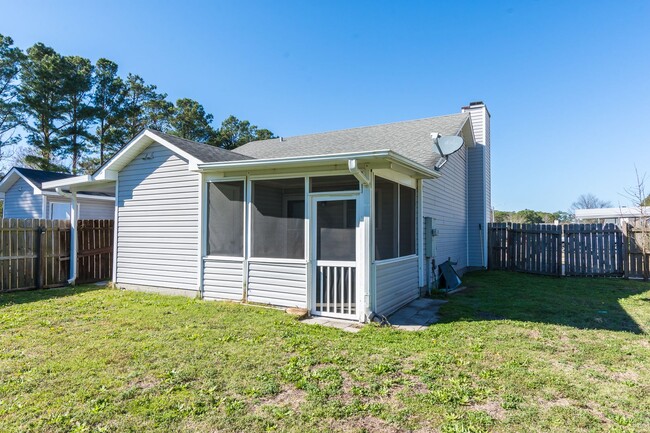 Building Photo - Cute Duplex in the Hunter's Creek Subdivis...