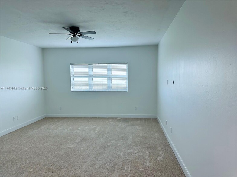Building Photo - 14951 Royal Oaks Ln