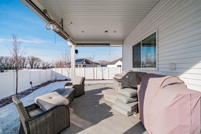 Building Photo - 949 Greenwillow Ln