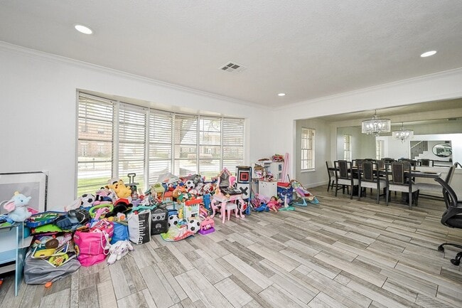 Building Photo - 5506 Pebble Springs Dr