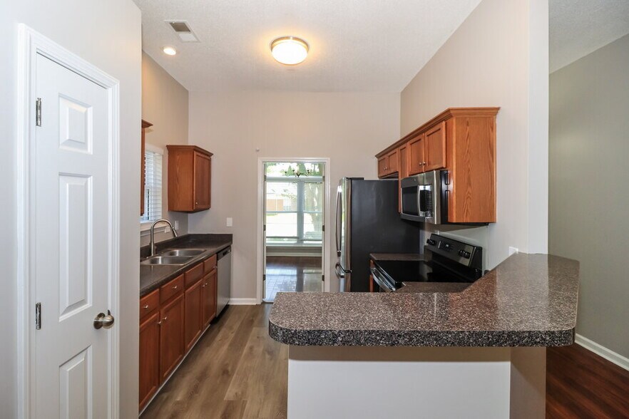Building Photo - 9696 Whisper Cove