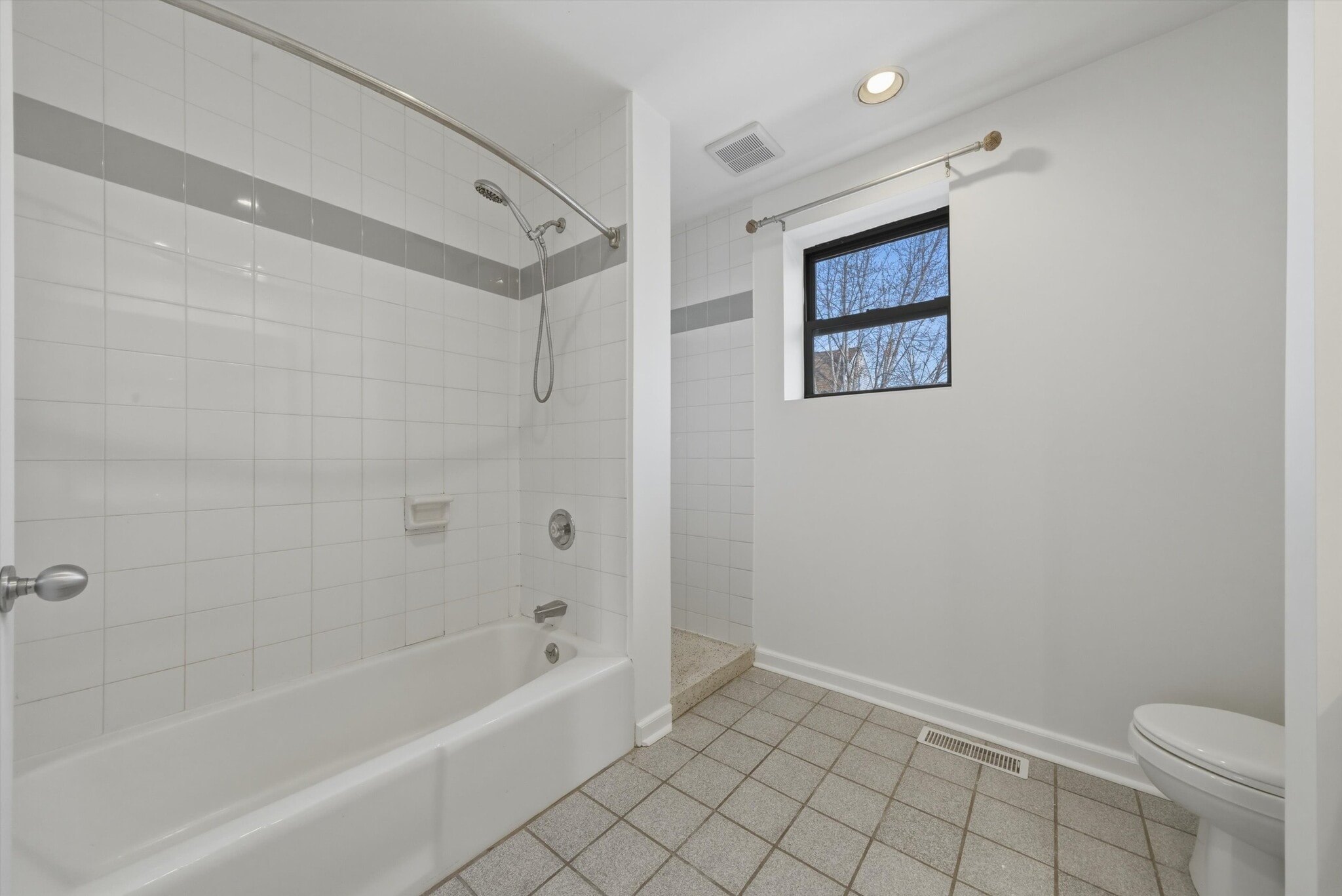 Building Photo - 4537 N Greenview Ave