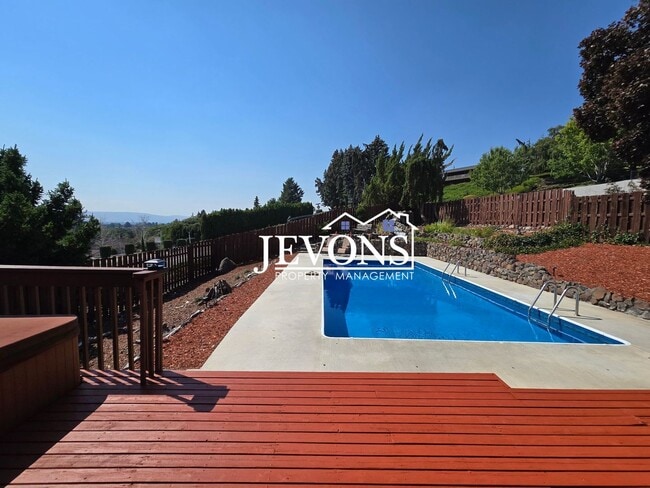 Building Photo - Lovely 3-bedroom home with fully equipped ...