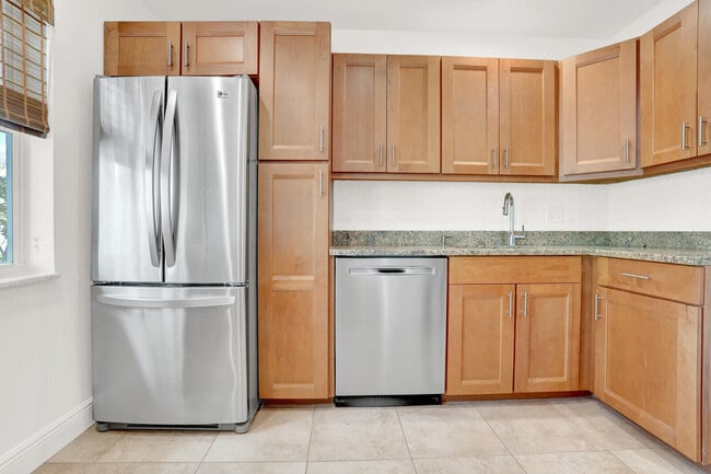 Building Photo - 32 Colonial Club Dr