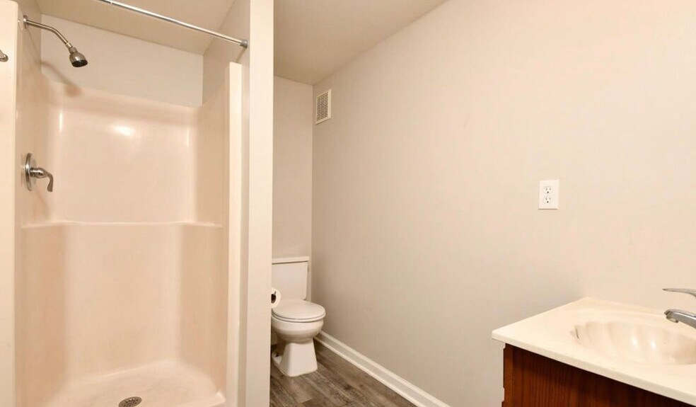Building Photo - 5122 Redbud Rd