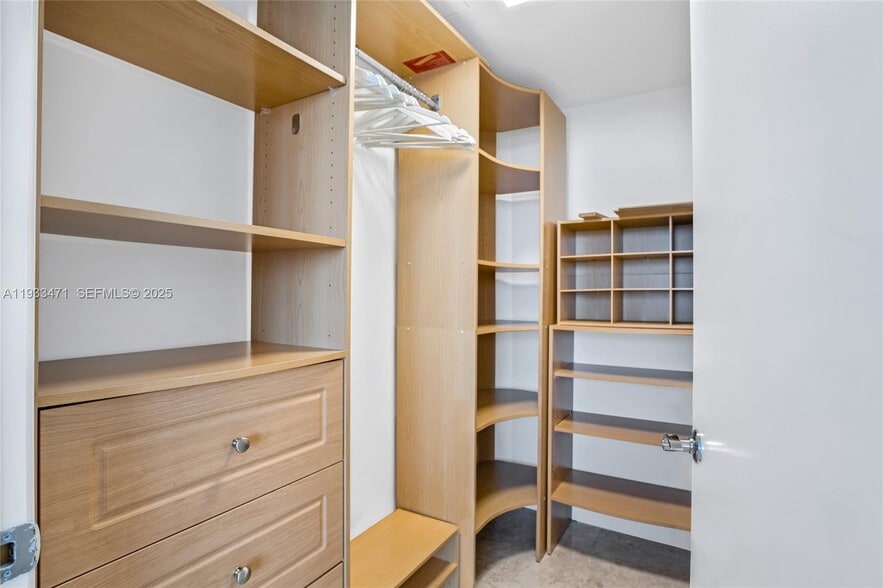 Building Photo - 1830 S Ocean Dr