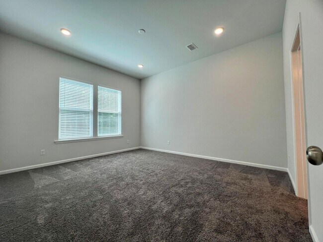 Building Photo - 4008 Flatiron Dr