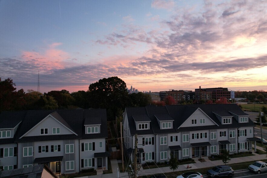 Building Photo - 215 Freeland Ln