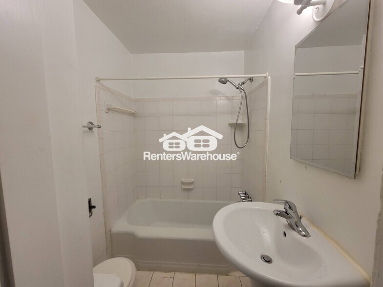 Building Photo - 1056 Regent St SW